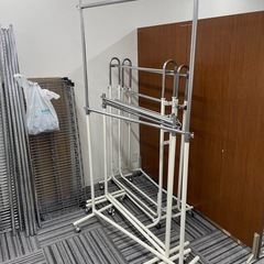 [お引き渡し予定]スチールハンガー6点の画像