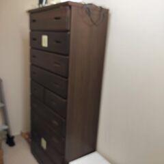 濃いブラウンのモダンデザインの画像