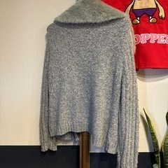 襟（えり）の取り外し可能なニットジャケットの画像