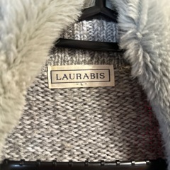 襟（えり）の取り外し可能なニットジャケットの画像