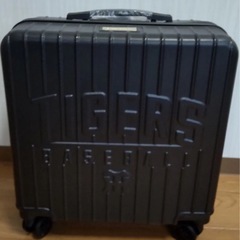 阪神タイガース　ファンクラブダイヤモンド会員限定キャリーバッグ　軽量スーツケースの画像