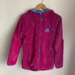 adidas フリースパーカー　ピンク　あったか　フード付きの画像