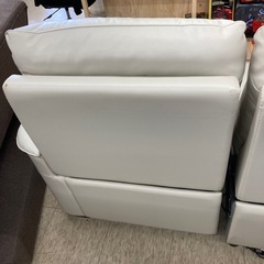 【ジモティー割引で最大15％OFF⭐️】ニト電動ソファー ホワイトの画像