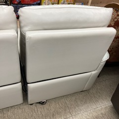 【ジモティー割引で最大15％OFF⭐️】ニト電動ソファー ホワイトの画像