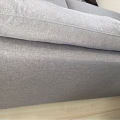 グレー３人掛けソファーの画像