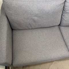 グレー３人掛けソファーの画像