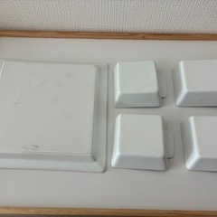 網つきの角皿と小鉢の画像