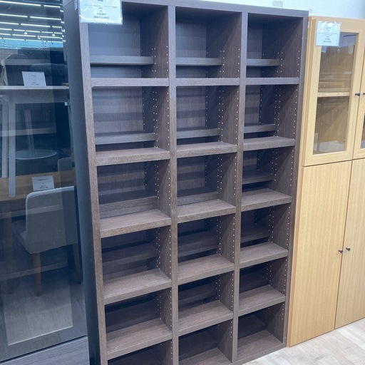 ブラウンの本棚のご紹介です！