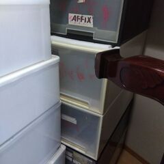 衣装ケース多数の画像