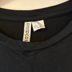 H&M黒Tシャツの画像