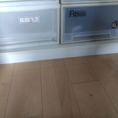 衣装ケース多数の画像