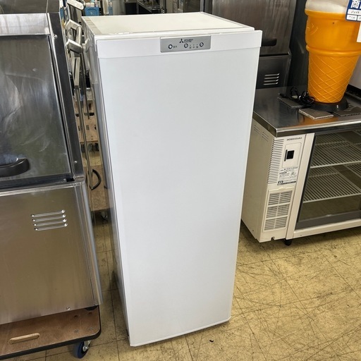 6844【美品】2023年製三菱冷凍庫 144L MF-U14H-W