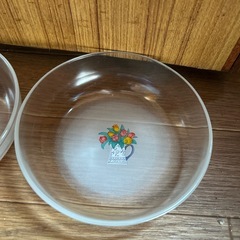ガラスのお皿２枚セットの画像
