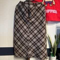 ブラウンスカートの画像