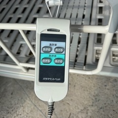 パラマウントベッド　電動昇降・背上げ機能つき付き介護ベッドの画像