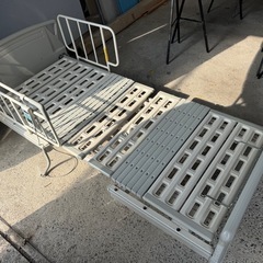 パラマウントベッド　電動昇降・背上げ機能つき付き介護ベッドの画像