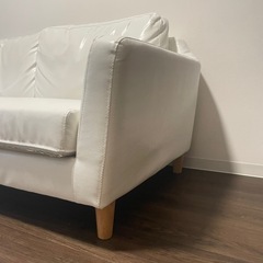 ソファー　レザー　ホワイト　２〜３人掛けの画像