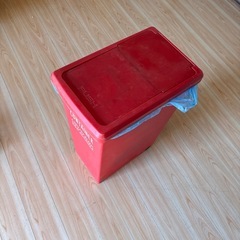 ゴミ箱　ダストボックス　ゴミ箱 分別 資源ごみ箱 横型 ダストボックス スリム 台所 キッチン おしゃれ 大容量 ワンプッシュ  ごみ分別　コロ付き　福岡　田川市　筑豊　ゴミ箱 ふた付き ホルダー ゴミ袋  サイズ 縦23センチ 横36センチ 高さ53センチ  の画像