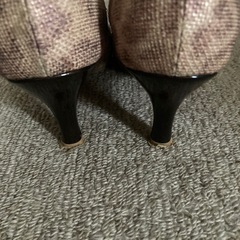 薄いヒョウ柄のパンプスの画像