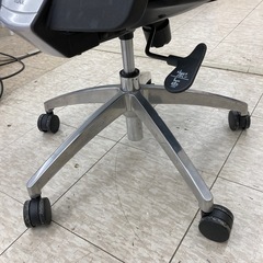 【ジモティー割引で最大15％OFF⭐️】オカムラ Village チェア ブラックの画像