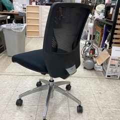 【ジモティー割引で最大15％OFF⭐️】オカムラ Village チェア ブラックの画像