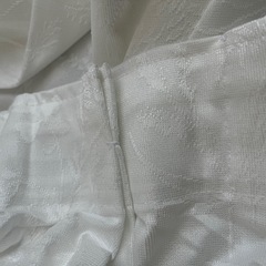 新品レースカーテンの画像