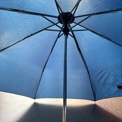 ネイビー折りたたみ傘の画像