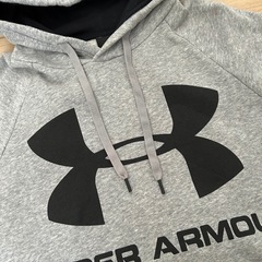 【美品✨】アンダーアーマー　パーカーの画像