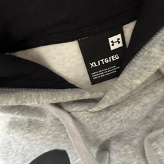 【美品✨】アンダーアーマー　パーカーの画像
