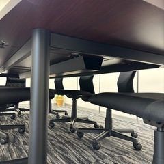 会議テーブル、椅子8脚セットの画像