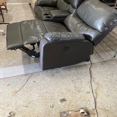 本革電動リクライニングソファーの画像