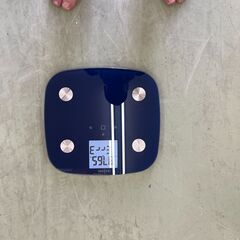【リサイクルショップ ピカソ 小松原】⚖️✨ELECOM 体組成計【HCS-FS01 R1】✨2020年製🌈スタイリッシュネイビーブルー💙★6503★の画像