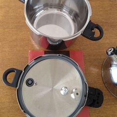 （お取引中）ルミナスプラス圧力鍋（取説あり）＋笛吹きケトル【ステンレス、ＩＨ対応】の画像
