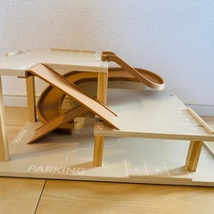 トミカで遊べるスライダーパーキングの画像