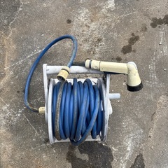 園芸　ガーデニング　水道用給水ホース　散水ホース 　水道ホース　ホースリール　福岡　田川市　筑豊　散水 洗車 掃除  水やり　ガーデンホース  使用感ありますが問題なく使えますの画像