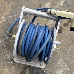 園芸　ガーデニング　水道用給水ホース　散水ホース 　水道ホース　ホースリール　福岡　田川市　筑豊　散水 洗車 掃除  水やり　ガーデンホース  使用感ありますが問題なく使えますの画像