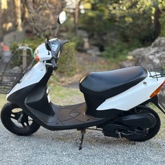 ご自宅配送可‼️出だしから速い2サイクルエンジン‼️サイドスタンド・センタースタンド両方完備‼️前カゴ付き‼️の画像