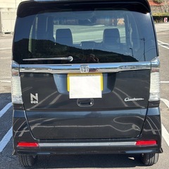 🉐お買得車全コミ‼️ 名変無料‼️H25 N-BOXカスタム‼️人気の黒！大人気‼️純正ナビTV🙆‍♀️Bluetooth⭕️リア両側パワードア⭕️広々室内👌修復歴無し🤩車検長〜い令和9年2月❗️⭕️左右リアパワースライドドア🚪プッシュスマートキー🔑 スペアキー有⭕️即渡し🙆‍♂️そのまま乗って帰れます🉐の画像