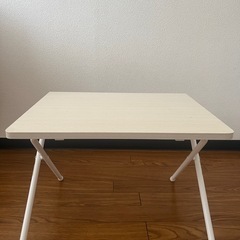 ニトリで購入した椅子と机の画像