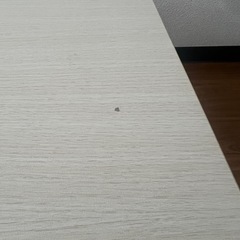 ニトリで購入した椅子と机の画像