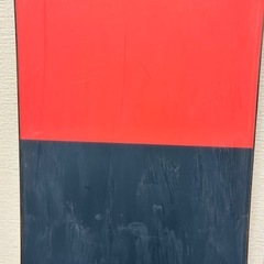 Burton Skeleton Key 158（2023-24モデル）になります。 人気のディレクショナルキャンバーで、カービング・パウダー・地形遊びすべて扱いやすい万能モデルです。の画像