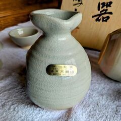 新品未使用 萩焼 徳利と酒杯セット お猪口 おちょこ 酒器セット 木箱の画像
