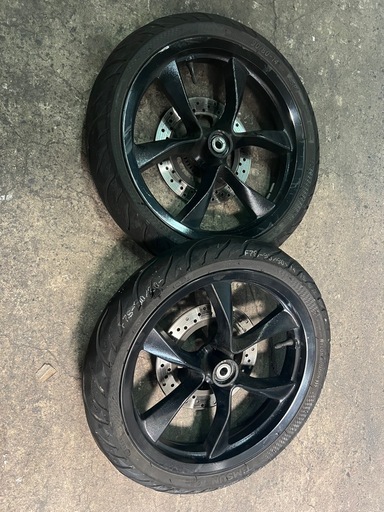 トリシティフロントホイールタイヤ左右セット (TRIXHANEDA) 穴守稲荷の