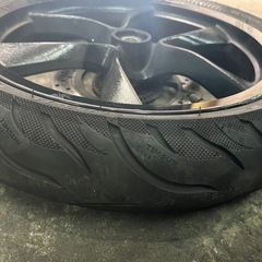 トリシティ　フロントホイールタイヤ　左右セットの画像