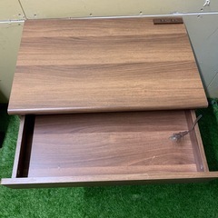 パソコンデスク　ミシン台　コンセント2口付き　ブラウン色の画像