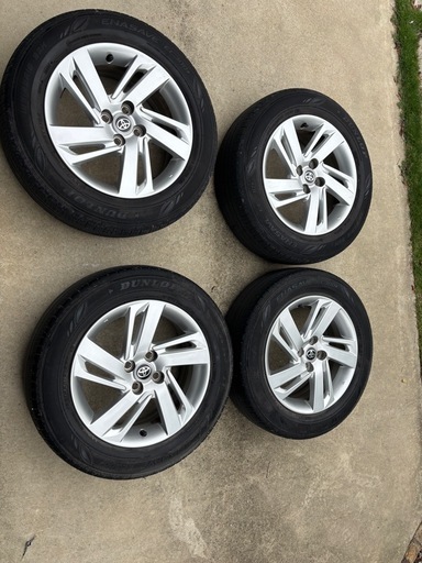 トヨタ　純正ホイール、タイヤ