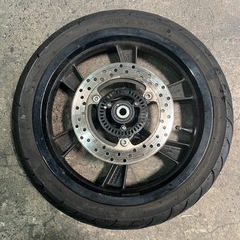 トリシティ　ホイール、タイヤセット　フロント左側の画像