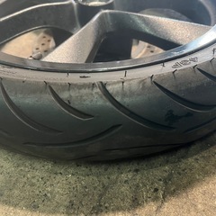 トリシティ　ホイール、タイヤセット　フロント左側の画像