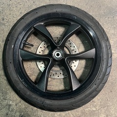 トリシティ　ホイール、タイヤセット　フロント左側の画像