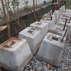 15 Deck Concrete Footing Blocks – ¥3,000 for all (Pickup in Higashikurume)の画像